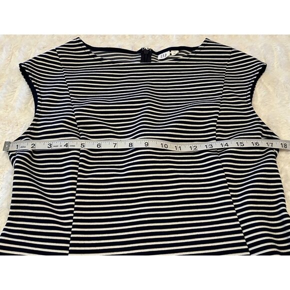 Women's GAP Brand Fit & Flare Dress Knee Length Black White Striped Size 12 - Picture 8 of 16